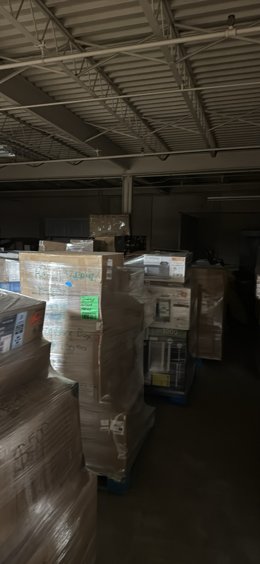 Outdoor seasonal & home, kitchen appliances 22 pallets