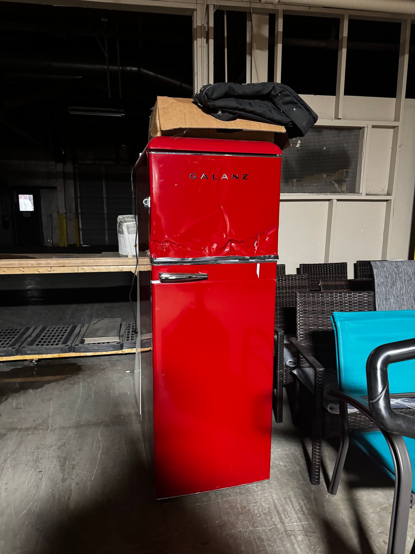 Fridge air (damage freezer door) EVERYTHING WORKS.