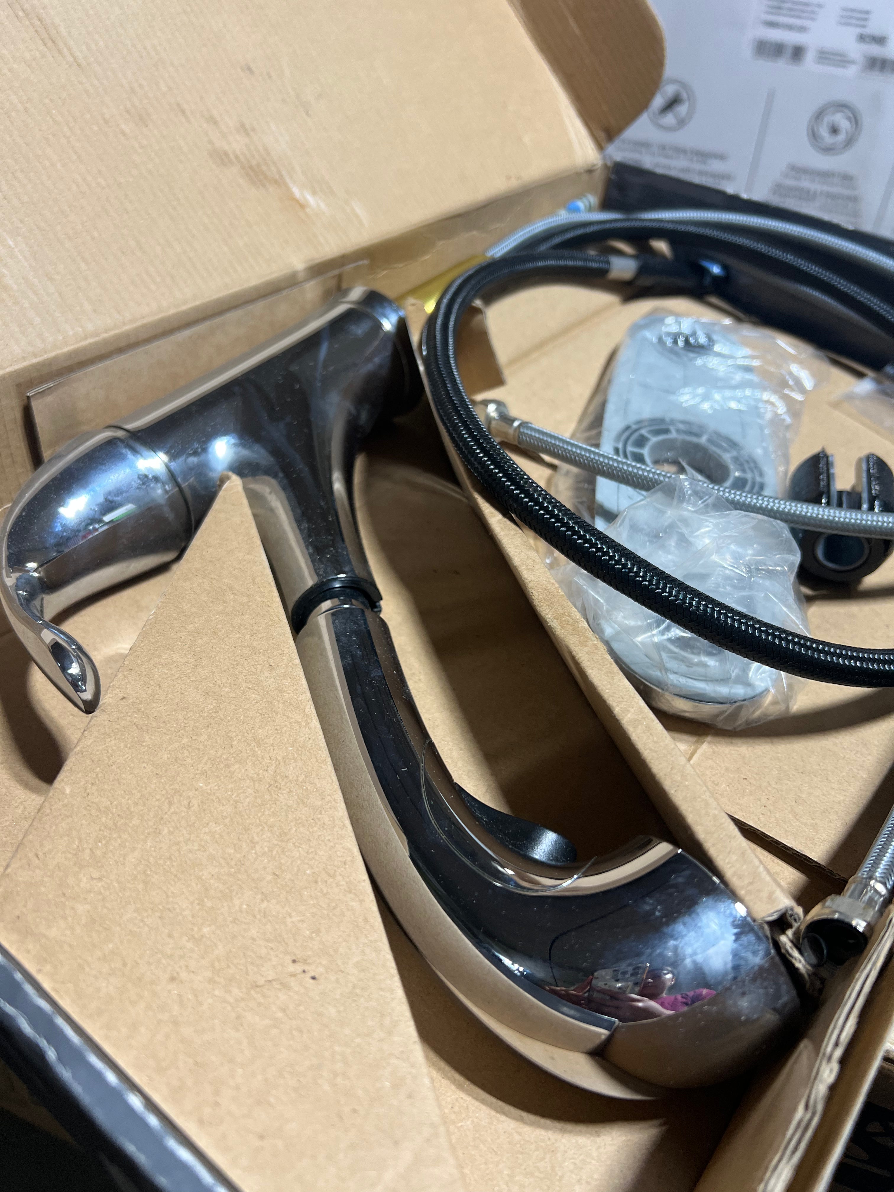 Pull out kitchen faucet
