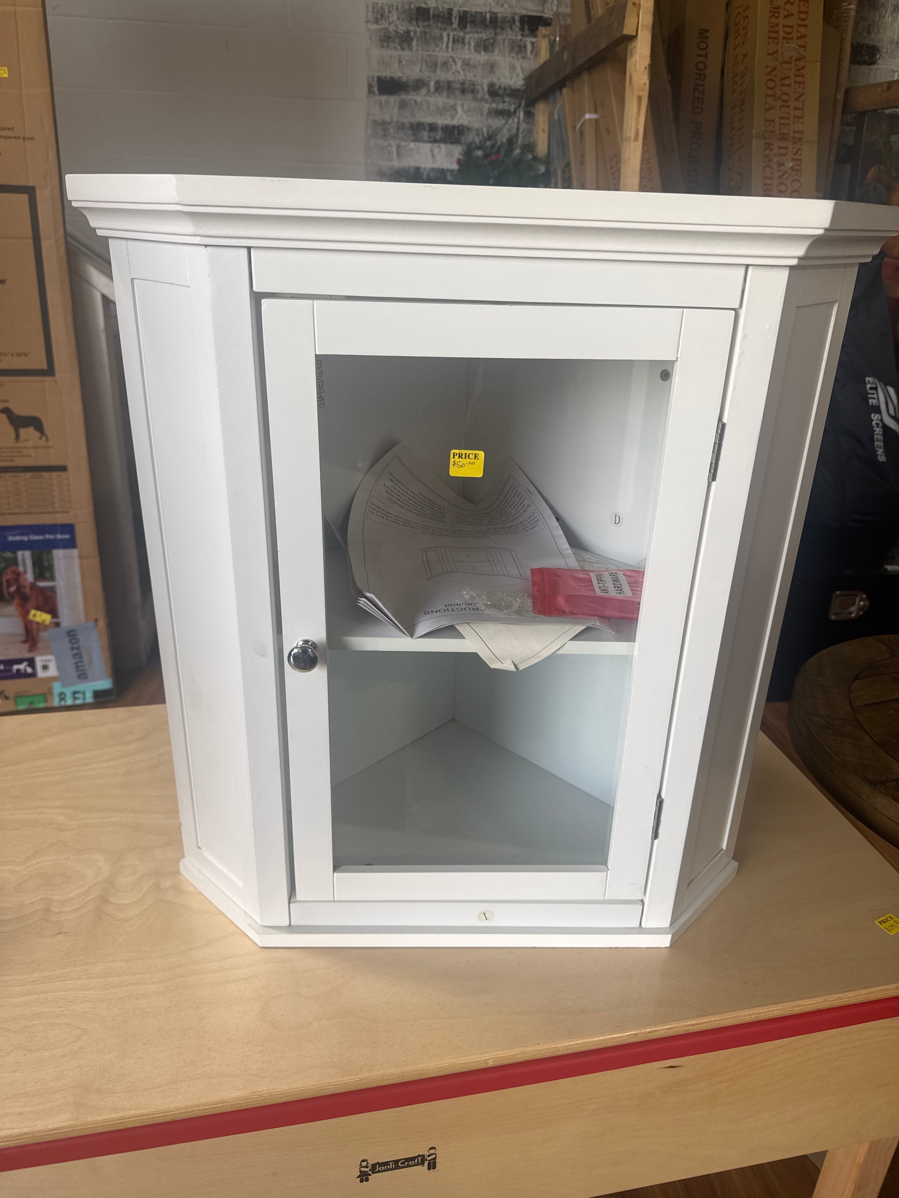Corner cabinet