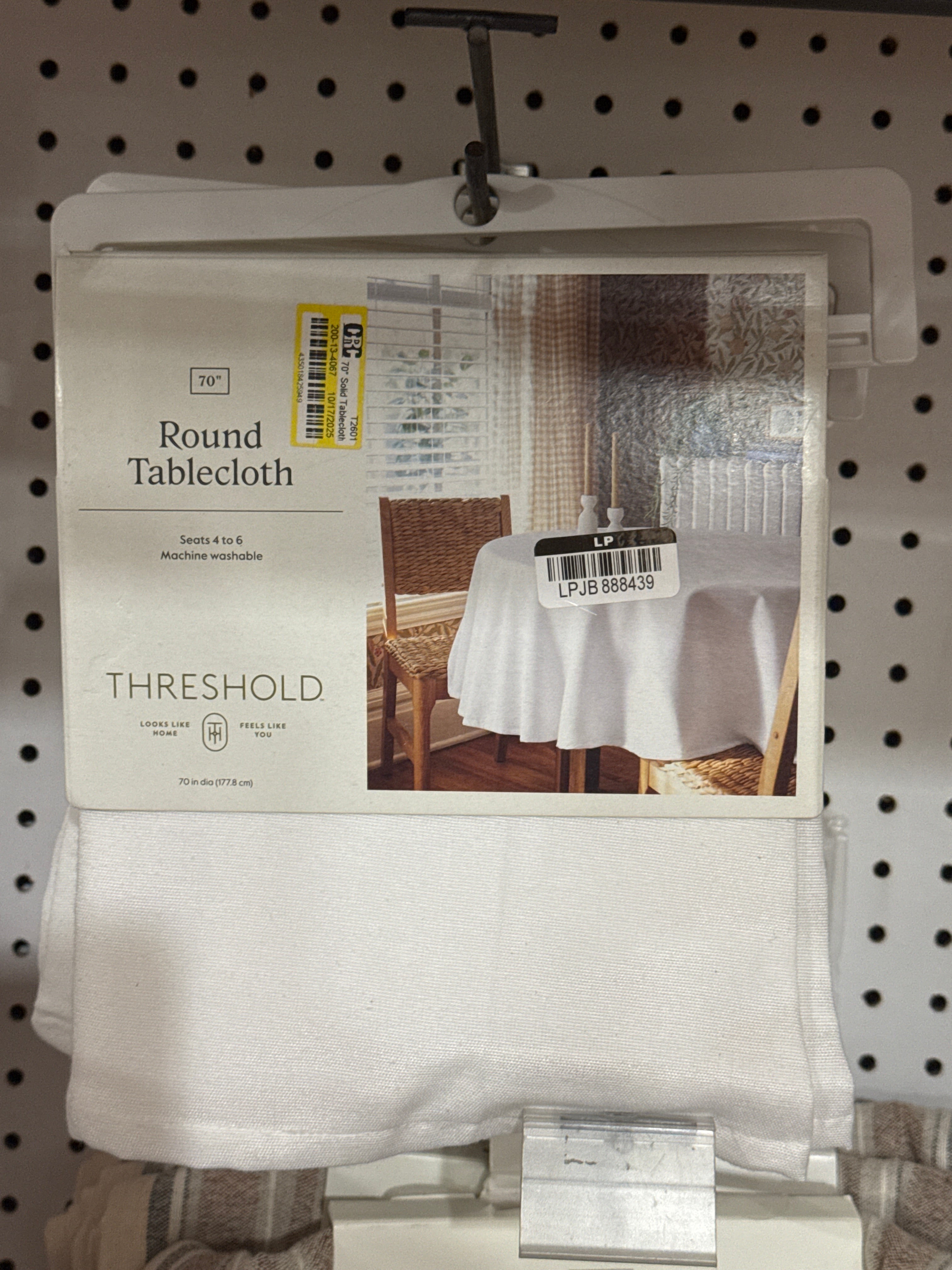 Round table cloth 70”